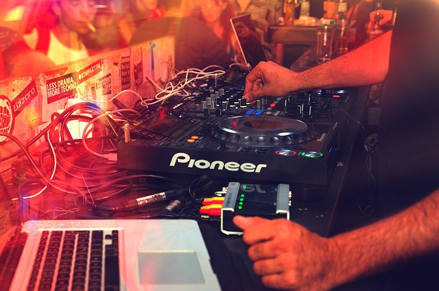 dj mixer.jpg
