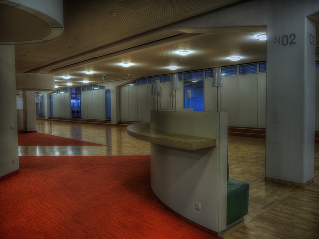 osvětlení průmyslové budovy